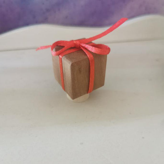 Houten Steker | Rood Cadeautje