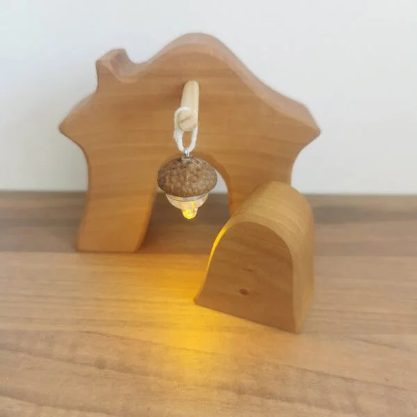 Mini Jaarring met Houten Huisje & Lampje