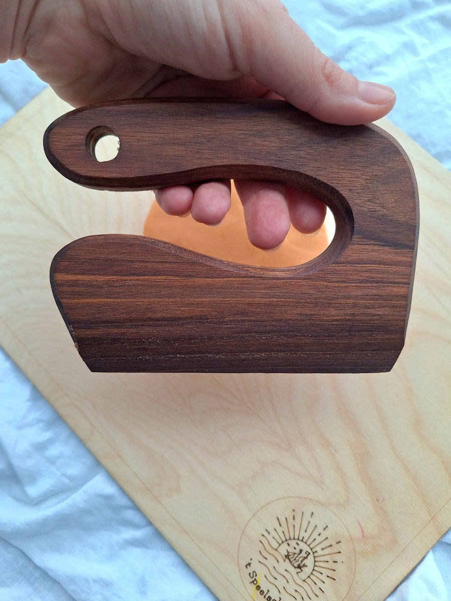Montessori Kindermes | Walnoothout (Magisch Zand & Speeldeeg)