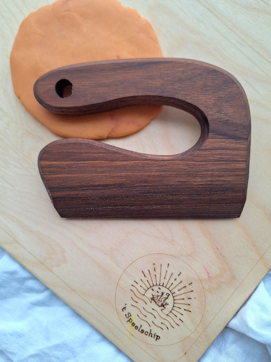 Montessori Kindermes | Walnoothout (Magisch Zand & Speeldeeg)